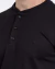 Camiseta henley texturizada preto - comprar online