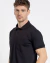 Polo piquet confort básica com bolso preto - Vitta