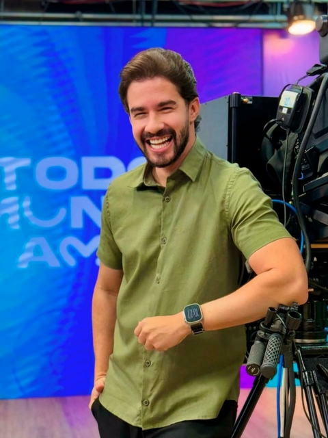 CAMISA DE LINHO MANGA CURTA VERDE MILITAR - comprar online