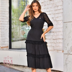 Vestido Midi, Crepe Preto, Manga e Ombro em Renda, Saia 3 Marias, Cinto, Forro, Feminine BM1268 - BellaMolina Modas