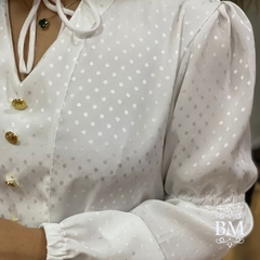Bata, em Crepe Seda, Branca, Poás, Manga Longa, Detalhe Elástico Manga e Punho, Bella Molina BM0999B - comprar online