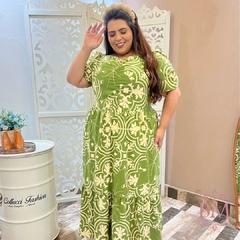 Vestido Longo, Crepe, Estampa Verde, Drapeado Busto e Manga, Lastéx Costa, Forro, Babado, Collucci BM1267V