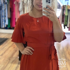 Vestido em Alfaiataria, Terracota, Evasê, Detalhe Botão Manga, Cinto Faixa, Invait BM1243 na internet