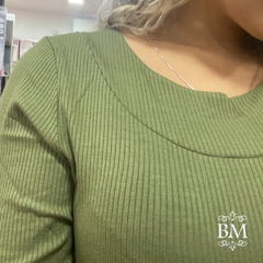 Blusa Decote Redondo, Verde Militar, Malha Canelada, Manga Longa, Mirasul BM0958 - comprar online
