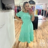 Vestido em Viscolinho, Verde Claro, Detalhe Frontal Babado e Guipier, Saia Três Marias, Forro, Invait BM1069