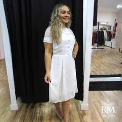 Vestido Midi, Off, em Crepe, Detalhe Prega Manga, Bordado Frente, Lara Valentina BM1144 - comprar online