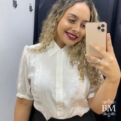 Camisa em Cambraia, Off, Detalhe em Renda, Frente Forrada, Kauly BM0882
