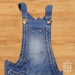 Salopete Jeans com stretch, detalhe trançado, botões e ziper, bolsos Saia Bella BM0054 - comprar online
