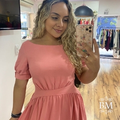 Vestido em Crepe Air Flow, Rosè, Detalhe Cintura, Botão Manga Kauly BM0937 - comprar online