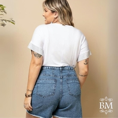Blusa em Malha Viscose, Branca, Decote Redondo, Mangas Detalhes Strass Termocolantes, Plus Size, Quintess BM0754 - comprar online