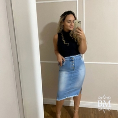 Saia Jeans Lavagem Clara, Cós / Bolso e Barra Desfiada, Fechamento Botão, Anagron BM0931