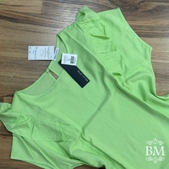 Blusa em Viscolinho,Verde, Manga Japonesa, Detalhe Babado Ombro, Fechamento Botão Gola, Bella Vitta BM1241V na internet