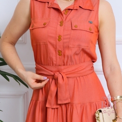 Vestido Midi, Viscojeans, Terracota, Sem Manga, Bolsos, Botões Funcionais, Cinto Faixa, Rosarrara BM1266T - comprar online
