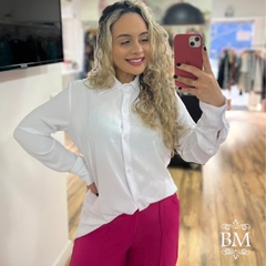 Camisa Branca, em Crepe, Manga Longa, Punho, Gola, Fechamento Botão Frontal BM1024B