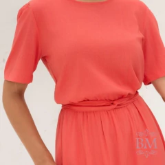 Vestido Midi, Viscolinho, Coral, Forrado, Babado Barra, Elástico Cintura, Cinto Tecido, Miss Moda BM1261C - loja online