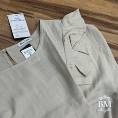 Blusa em Viscolinho, Areia, Manga Japonesa, Detalhe Babado Ombro, Fechamento Botão Gola, Bella Vitta BM1241A - comprar online