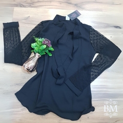 Blusa em Crepe, Manga Longa, Laço Gola, Manga Tule, Preta Saia Bella BM0380