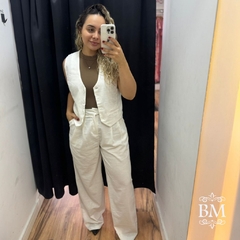 Conjunto Off White, Calça e Colete, Linho, Forro, Botões Forrados, Bolsos BM1223O