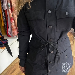 Parka em Brim, Preta, Bolsos, Fechamento Botão Frontal e Punho, Ajuste Cintura Mokkai BM1093P - comprar online