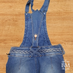 Salopete Jeans com stretch, detalhe trançado, botões e ziper, bolsos Saia Bella BM0054 - BellaMolina Modas