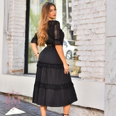 Vestido Midi, Crepe Preto, Manga e Ombro em Renda, Saia 3 Marias, Cinto, Forro, Feminine BM1268 - BellaMolina Modas
