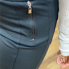 Calça Roma, Montaria, Preta, Detalhe Zíper, Bolso Trazeiro, Elástico Largo Cós, Mirasul BM0954 - comprar online