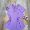Blusa em Crepe, Lilás, Gola Babado, Aplique Guipier e Pérolas, Detalhe Renda Manga, Lilaisa BM1051L