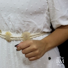 Vestido Midi, Off, em Crepe Maquinetado, Manga 7/8, Saia 3 Marias, Forro, Cinto Cordão, Lara Valentina BM1148 - comprar online