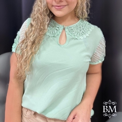 Blusa em Crepe, Verde Água, Manga Curta emTule e Pérolas, Gola em Guipir , Lilaisa BM1005VA - comprar online
