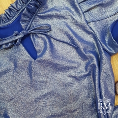 Blusa em Crepe com Brilho, Manga Curta, Azul Royal, Detalhe Franzido Gola, Amarração, Lilaisa BM1054A - comprar online