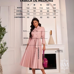 Vestido Courino, Rosa Bebê, Manga Longa, Frente Corpo Transpassado, Saia Plissada, Cinto, Tam. 42 Fascinius BM1221 - loja online