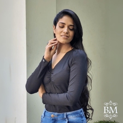 Blusa Preta, Malha Canelada, Manga Longa, Bufante, Decote V Franzido, Collucci BM1180P - comprar online