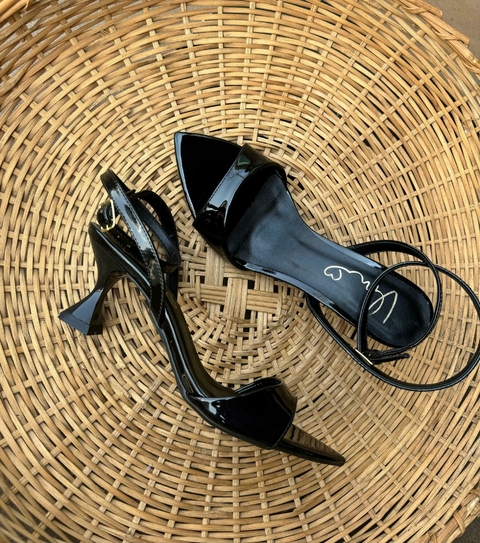Sandália bico folha 5cm Preto - comprar online