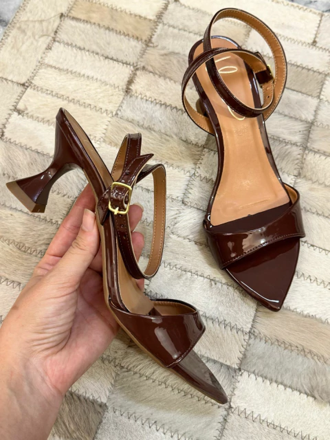 Sandália bico folha 5cm Café - comprar online