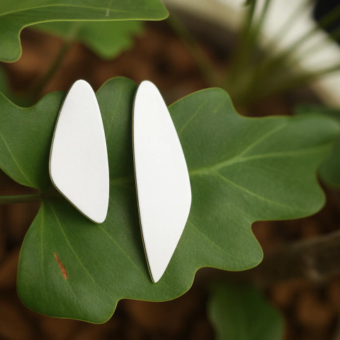 BRINCO ESFERA ASSIMÉTRICO PRATEADO - comprar online