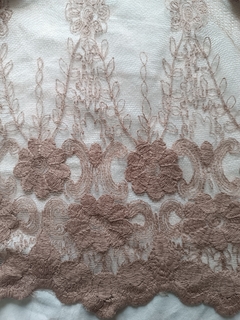 Veu infinity em tule bordado (marrom) - Virgo Pulchra