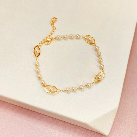 Pulseira pérolas detals - banhado a ouro 18k