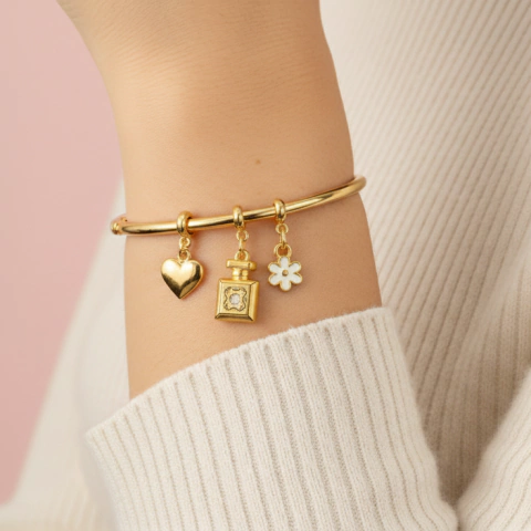 Bracelete pingentes flor, coração e perfume 5872 - banhado a ouro 18k - comprar online