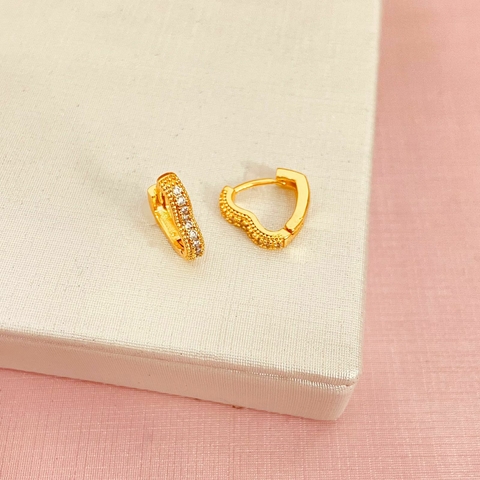 Brinco argola coração cravejado P - banhado a ouro 18k