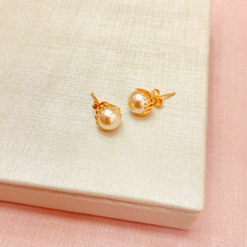 Brinco coroa de pérola - banhado a ouro 18k