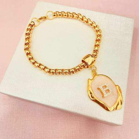 Pulseira elos veneziano e pingente letra - banhada a ouro 18k