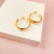 Brinco argola desenhada - banhado a ouro 18k - comprar online