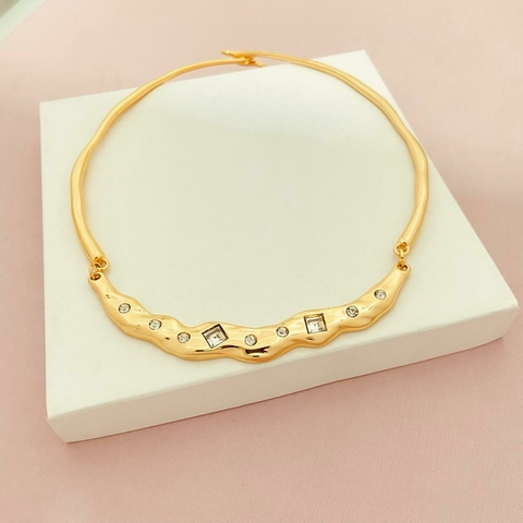 Choker aro com zircônias cravejadas luxo abstrato - banhado a ouro 18k alt