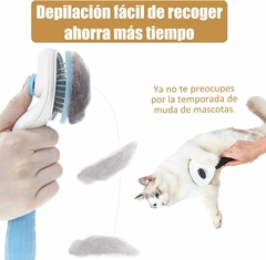 Imagen de Cepillo cardina Saca Pelusa para mascotas con boton
