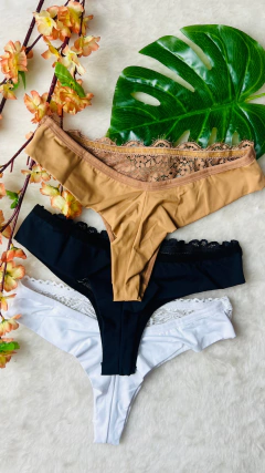 KIT COM 3 CALCINHAS DE RENDA - FIO DUPLO E CÓS MÉDIO - NUDE, PRETA E BRANCA na internet