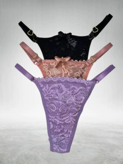 Imagem do Kit com 3 Calcinhas de Renda com Regulagem – Preto, Lilás e Rosa