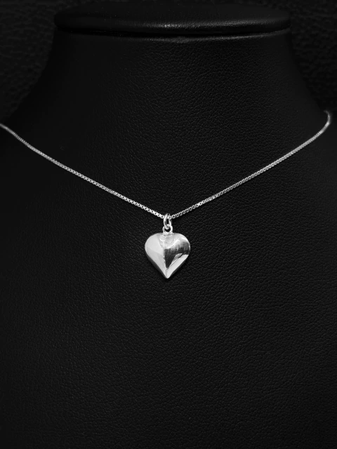 Gargantilha Prata Coração Liso 1cm