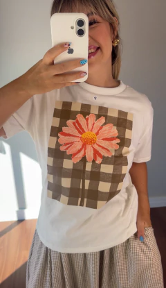 Camiseta Margarida Xadrez - comprar online