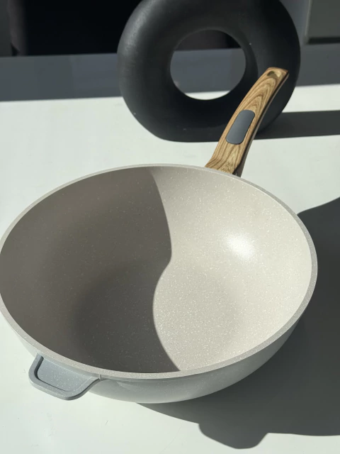 WOK 28CM GRANITO BEIGE CON MANGO MADERA (100780) - comprar online