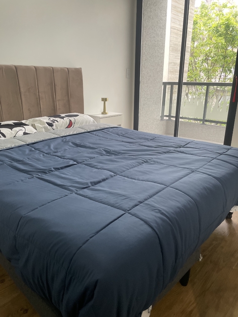 ACOLCHADO REVERSIBLE EFECTO PLUMAS KING SIZE AZUL/GREY